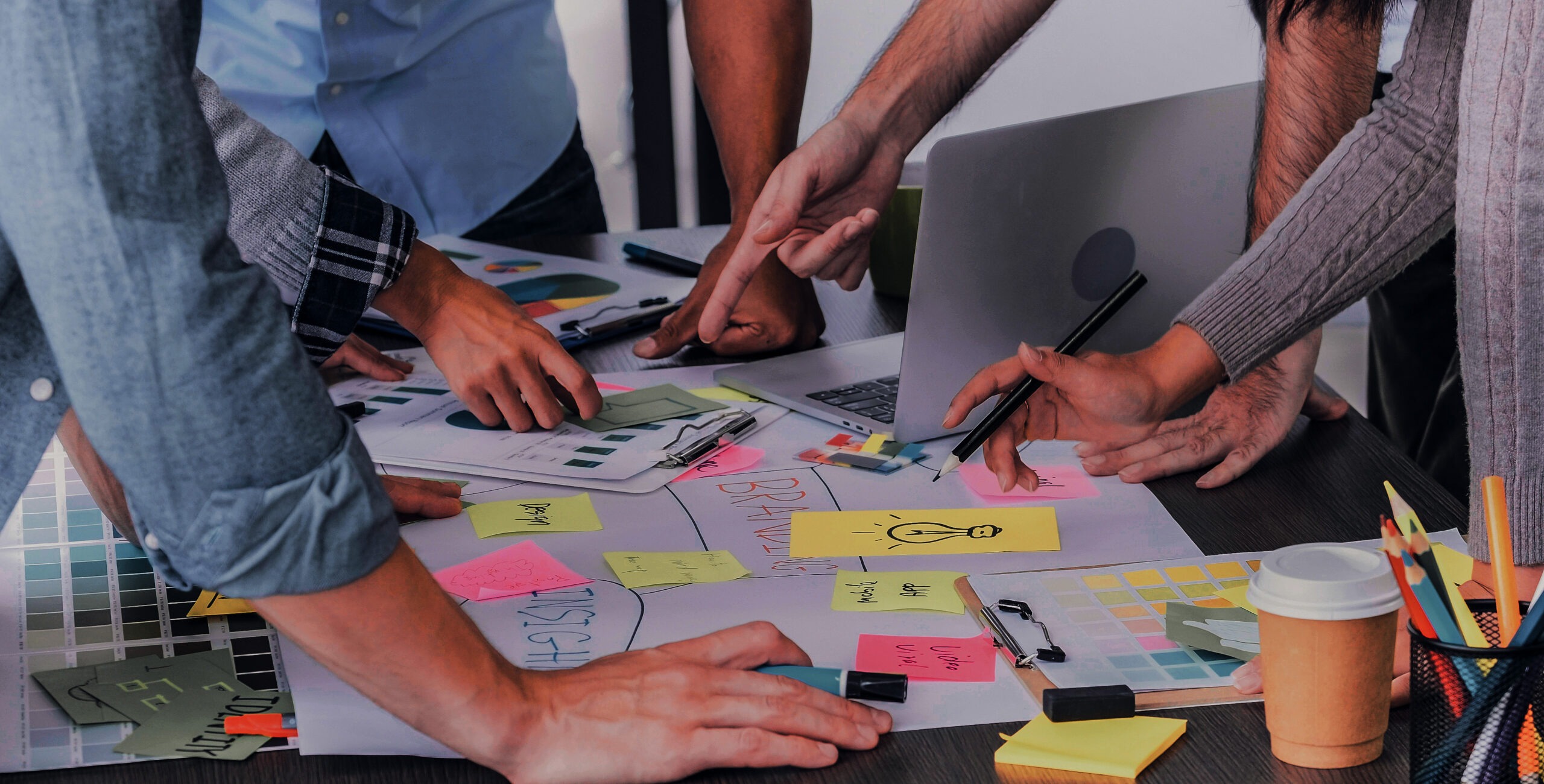 Workshop-Team entwickelt gemeinsam ein Schulungs- oder Sicherheitskonzept.